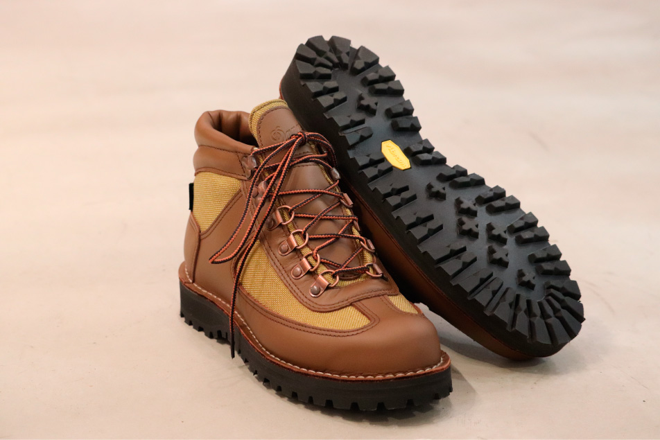 Danner FEATHER LIGHT REVIVAL | TOPICS
