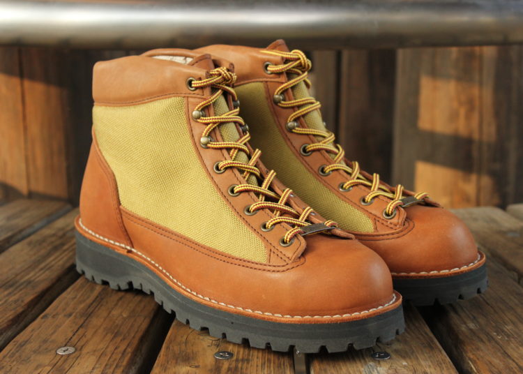 DANNER LIGHT REVIVAL “KHAKI” 30422 | TOPICS