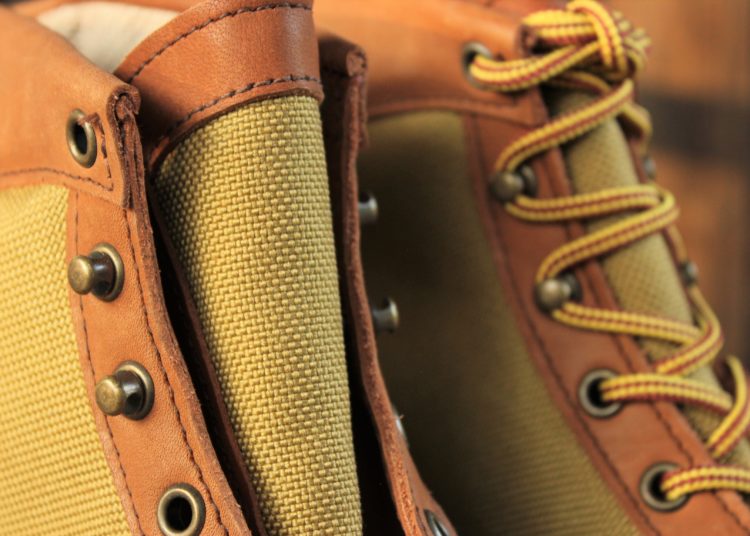 DANNER LIGHT REVIVAL “KHAKI” 30422 | TOPICS